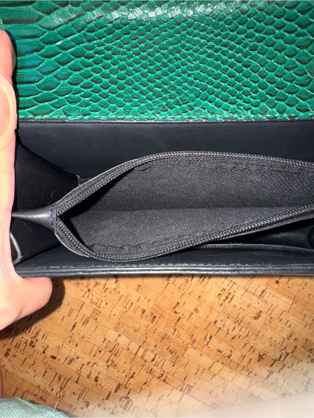 Green Snake-Embossed Chain Shoulder Bag - Picture 8 of 9